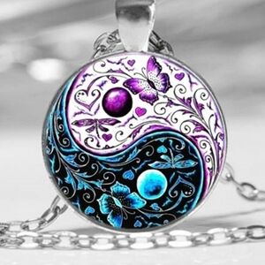 YIN AND YANG necklace round pendant and chain necklace new